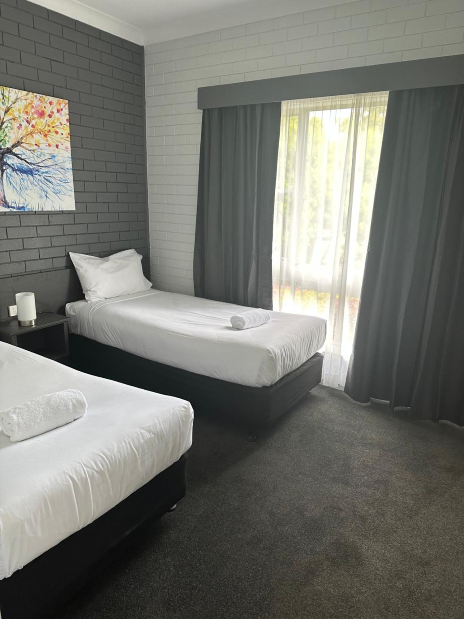 Blue Violet Motor Inn Toowoomba Dış mekan fotoğraf